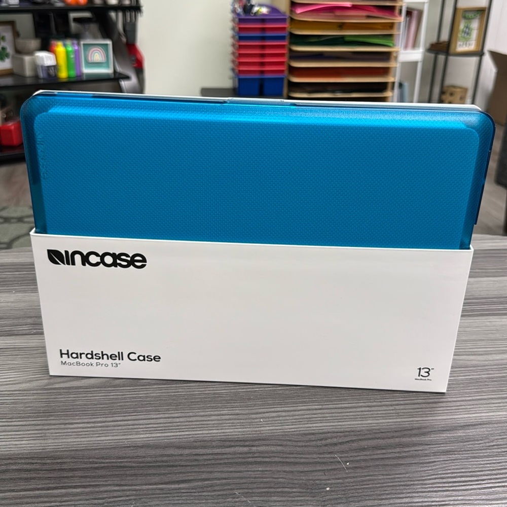 Incase Laptop Hard Shell Case fits 13 inch MacBook Pro new excellent condition